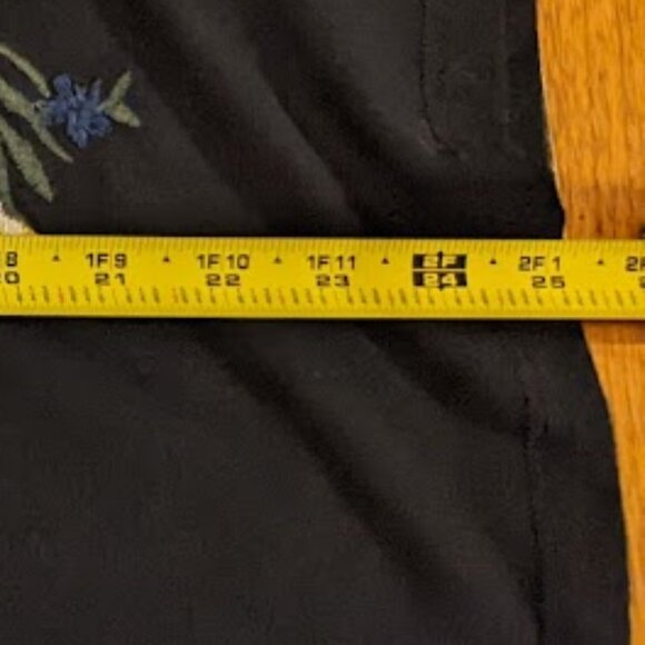 "Les Amis" Floral Embroidered Tee in Size L - Picture 6 of 16